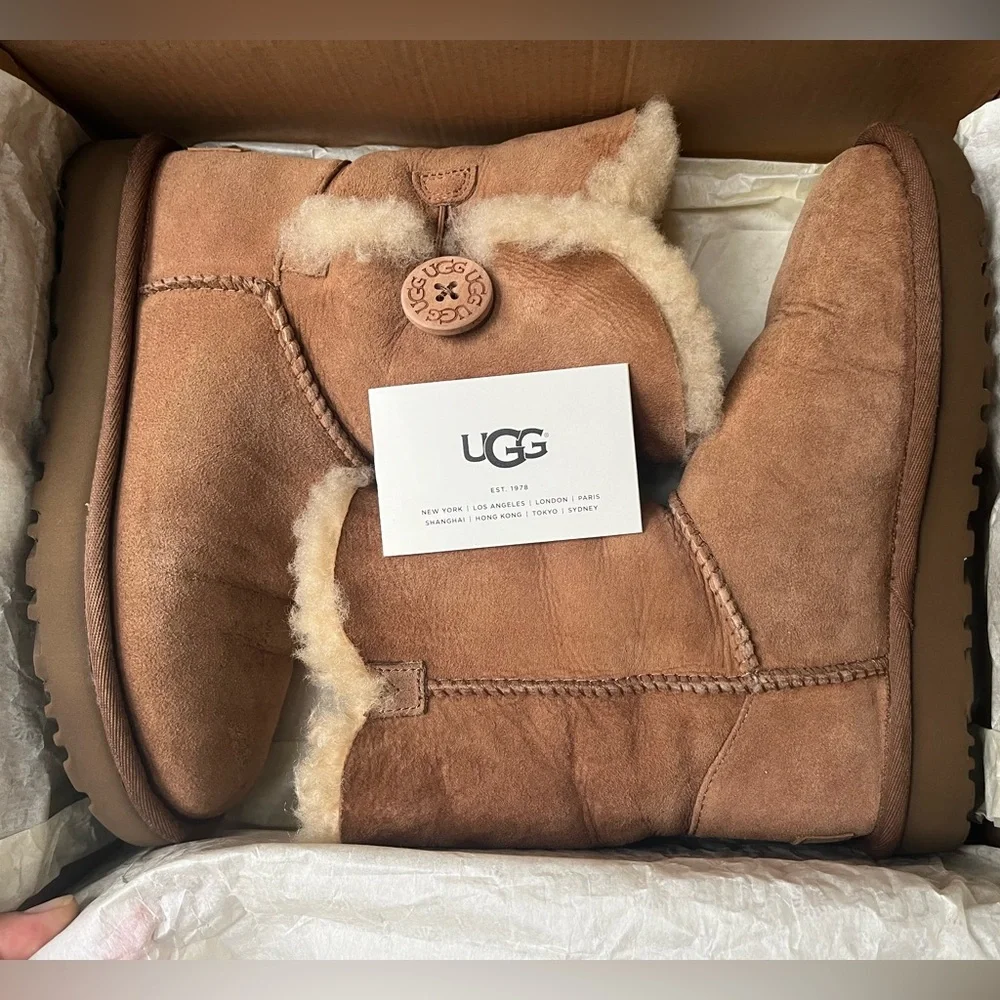 UGG CHESTNUT BAILEY BUTTON II - Picture 2 of 6